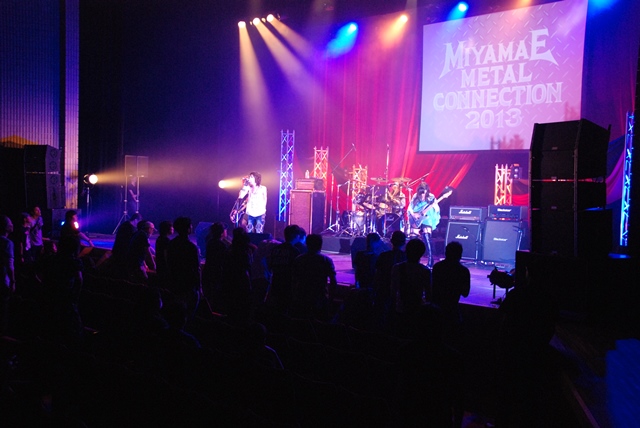 宮前市民館で行われた「MIYAMAE　METAL　CONNECTION　2013」ライブ