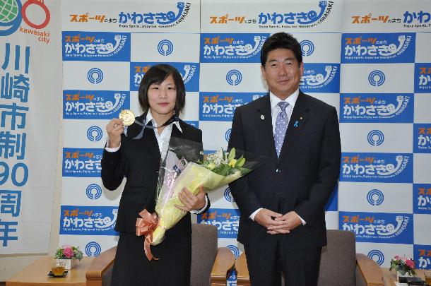 表敬訪問の浜田選手と市長