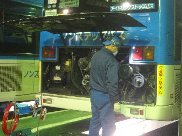 日々、整備士さんがバスの点検作業を行うことによって、毎日の安全なバスの運行が保たれているんです。