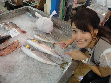地新鮮な魚介を取り扱う水産棟は特に人気で賑わいます。