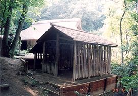 棟持柱の木小屋