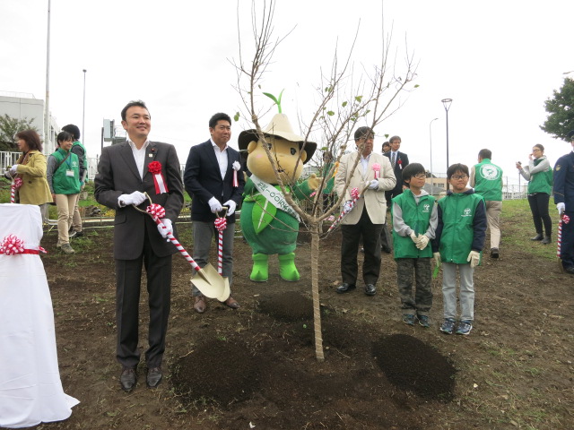 平成28年度市民100万本植樹運動「御幸公園植樹祭」の様子