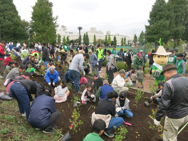 平成28年度市民100万本植樹運動「御幸公園植樹祭」の様子