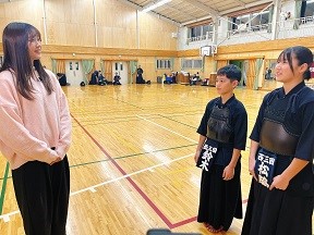 学生剣士に剣道の魅力などをインタビュー