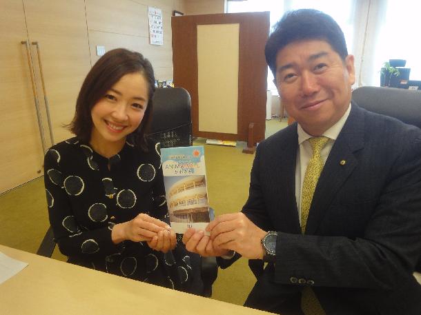 【写真】左側にパーソナリティ吉木由美、右側に福田市長が写っています