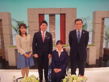 (写真:左から)　久本真菜アナウンサー　福田紀彦市長　成田真由美氏 中森邦男氏