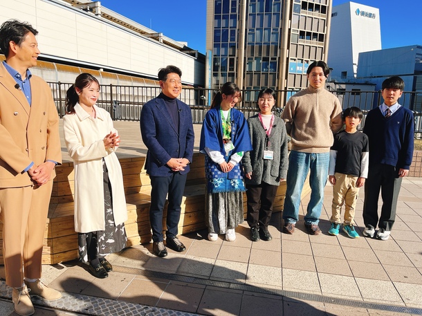 市内を拠点に活動している小学生～大学院生のゲストを招いてトーク