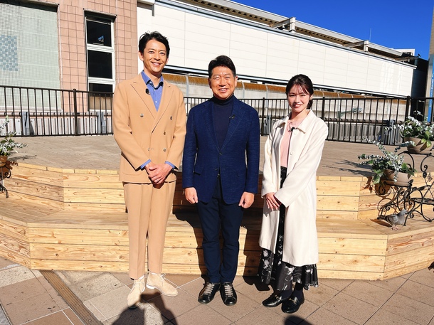 左から番組MCの敦士さん、福田市長、tvkアナウンサーの増田さん