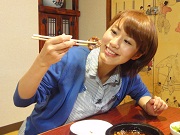 娘・真彩の食レポを観た母・まるみの反応やいかに！