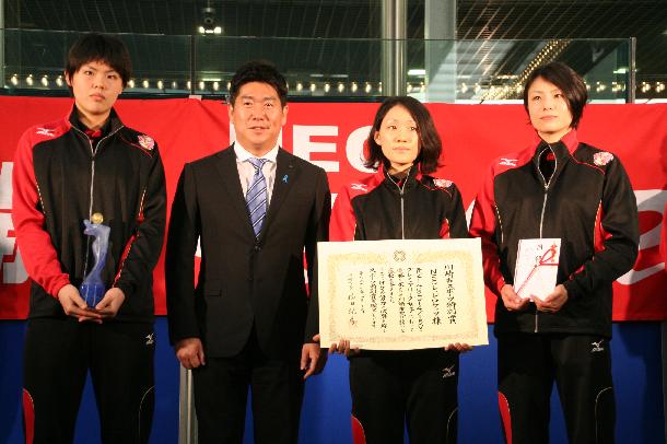 川崎市スポーツ特別賞授与後の記念撮影の様子