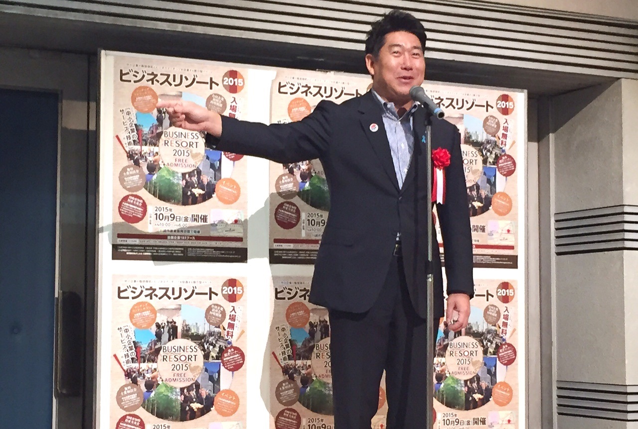 挨拶する市長