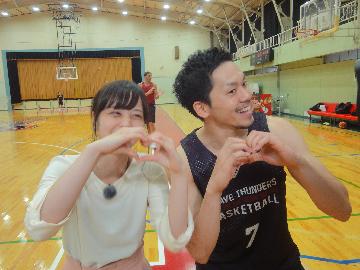 ユーモア溢れる篠山選手とLOVEかわさきポーズ！