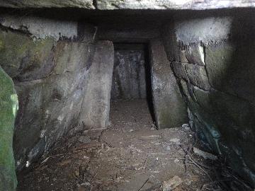今も残る石室！7世紀後半に築かれたものです。