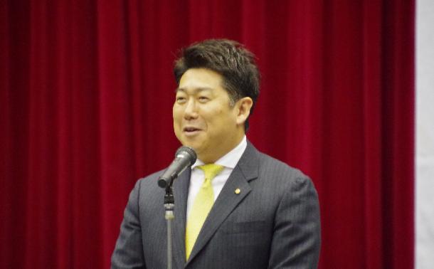 挨拶をする市長