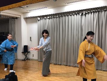 沖縄の伝統舞踊！石原あつ美が体験しました！ゆっくりと動く踊りが筋肉を使うそうです。