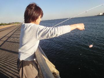 東扇島西公園で海釣りにチャレンジ！どんな魚が釣れるかはお楽しみ！