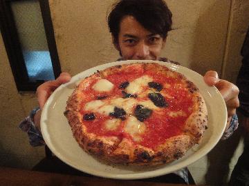 「Pizzeria＆BAR la mia fornase」 では、薪窯で 焼きたてのピッツァを!!