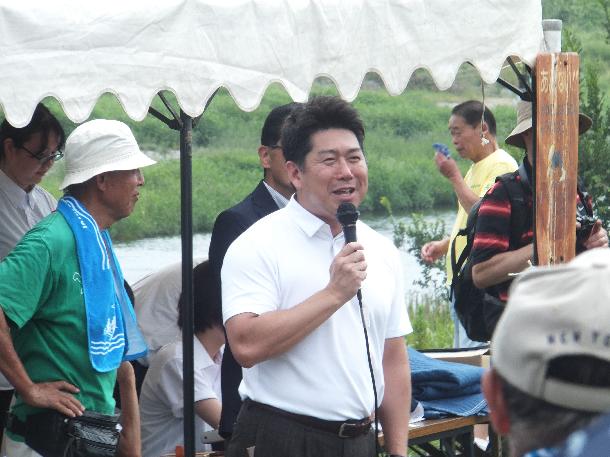 挨拶をする市長