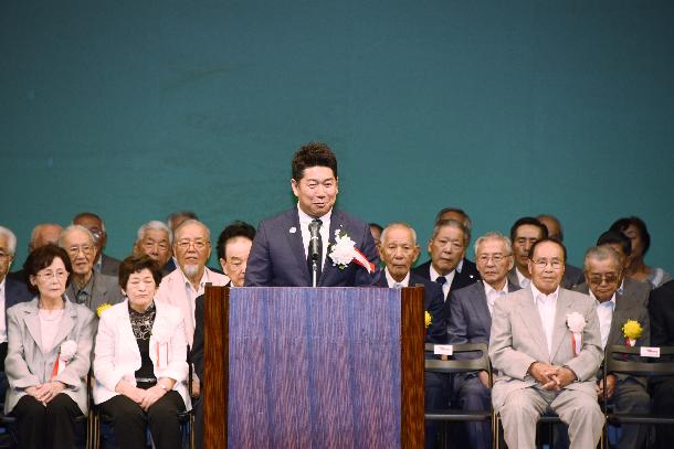 挨拶をする市長