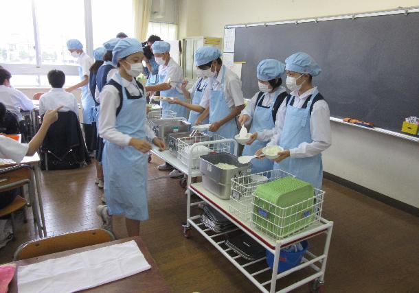 市立中学校で完全給食実施！