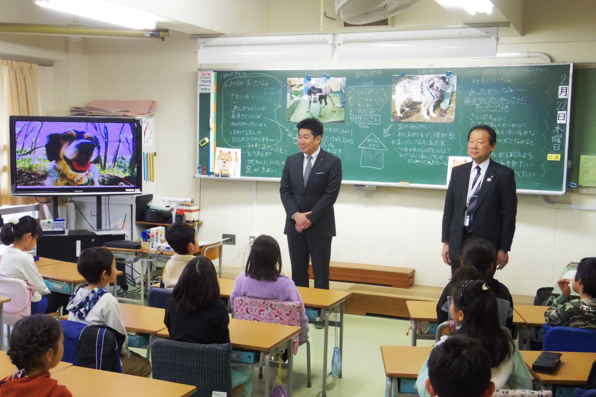 生徒たちに語りかける市長