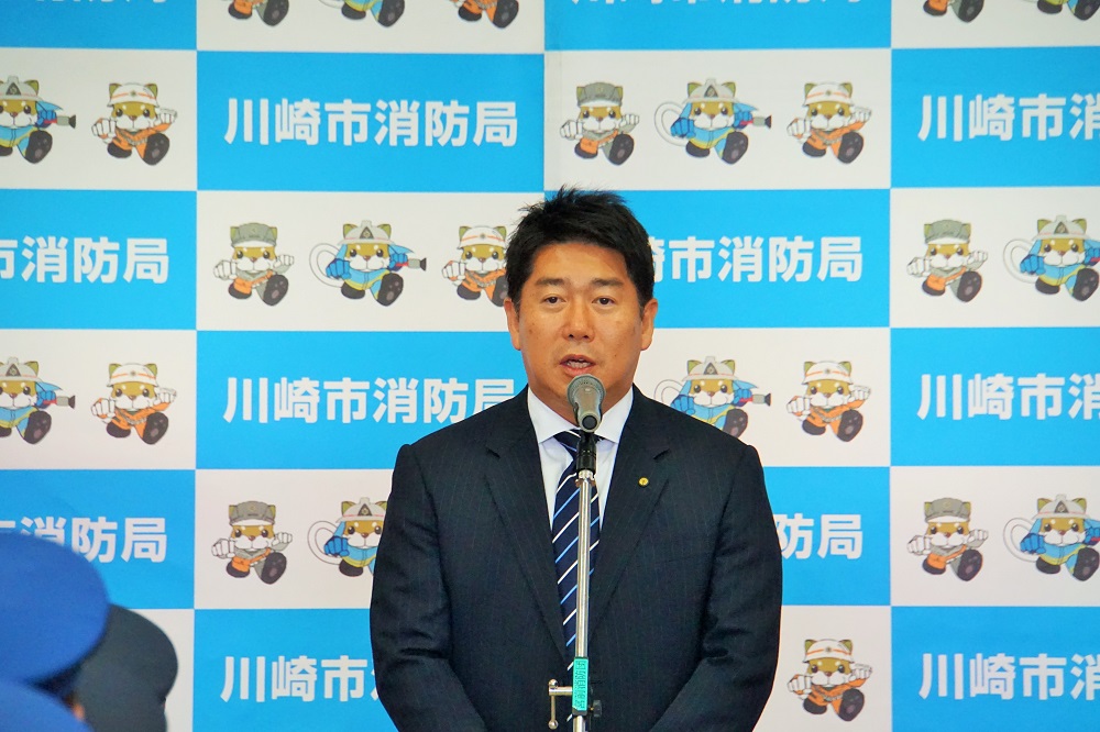 挨拶をする市長