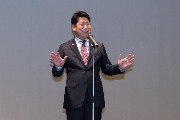 挨拶をする市長