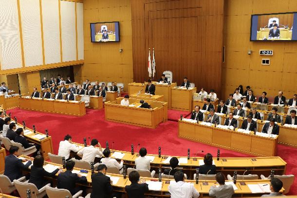 川崎市議会定例会の様子