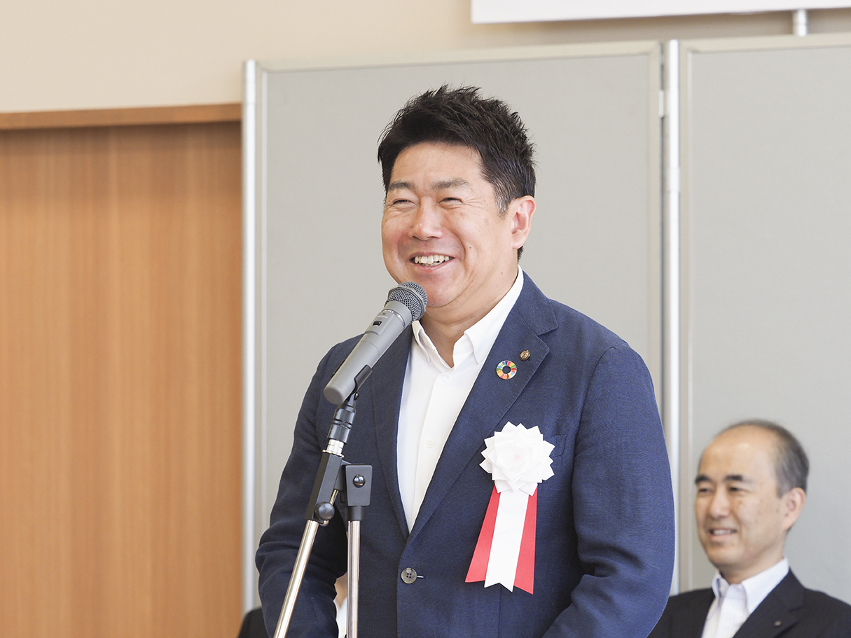 挨拶をする市長