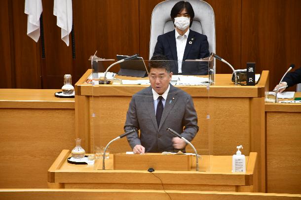 発言する市長