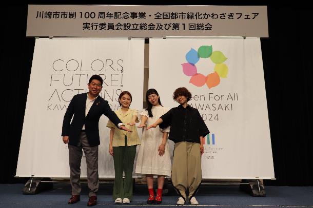 SHISHAMO（ししゃも）とのフォトセッションの様子