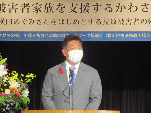 挨拶を述べる市長