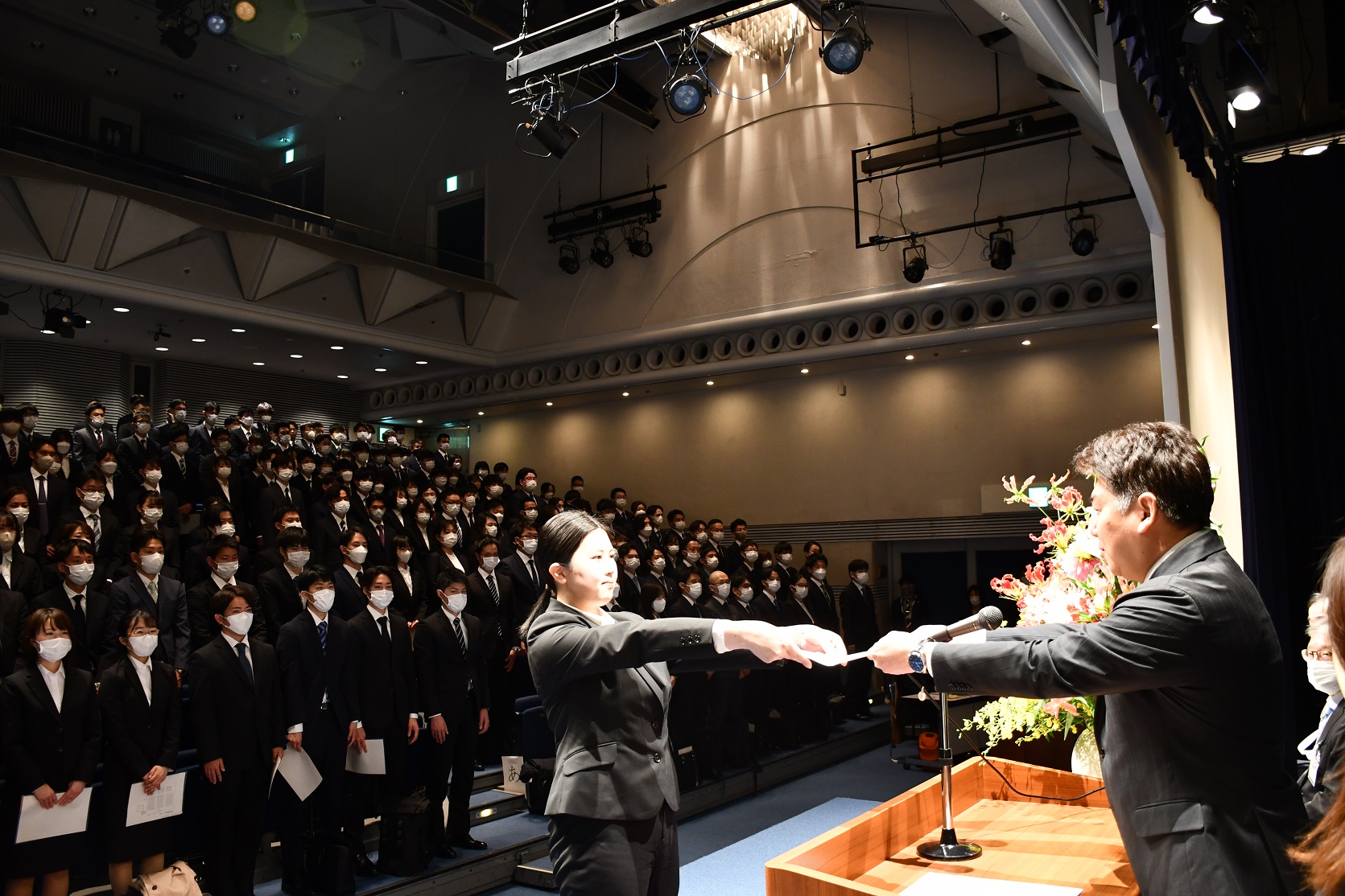 辞令交付の様子　