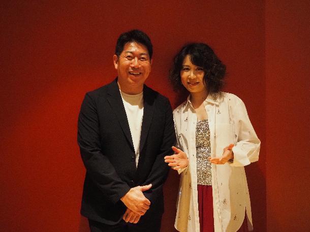 写真2：宮本貴奈氏と市長