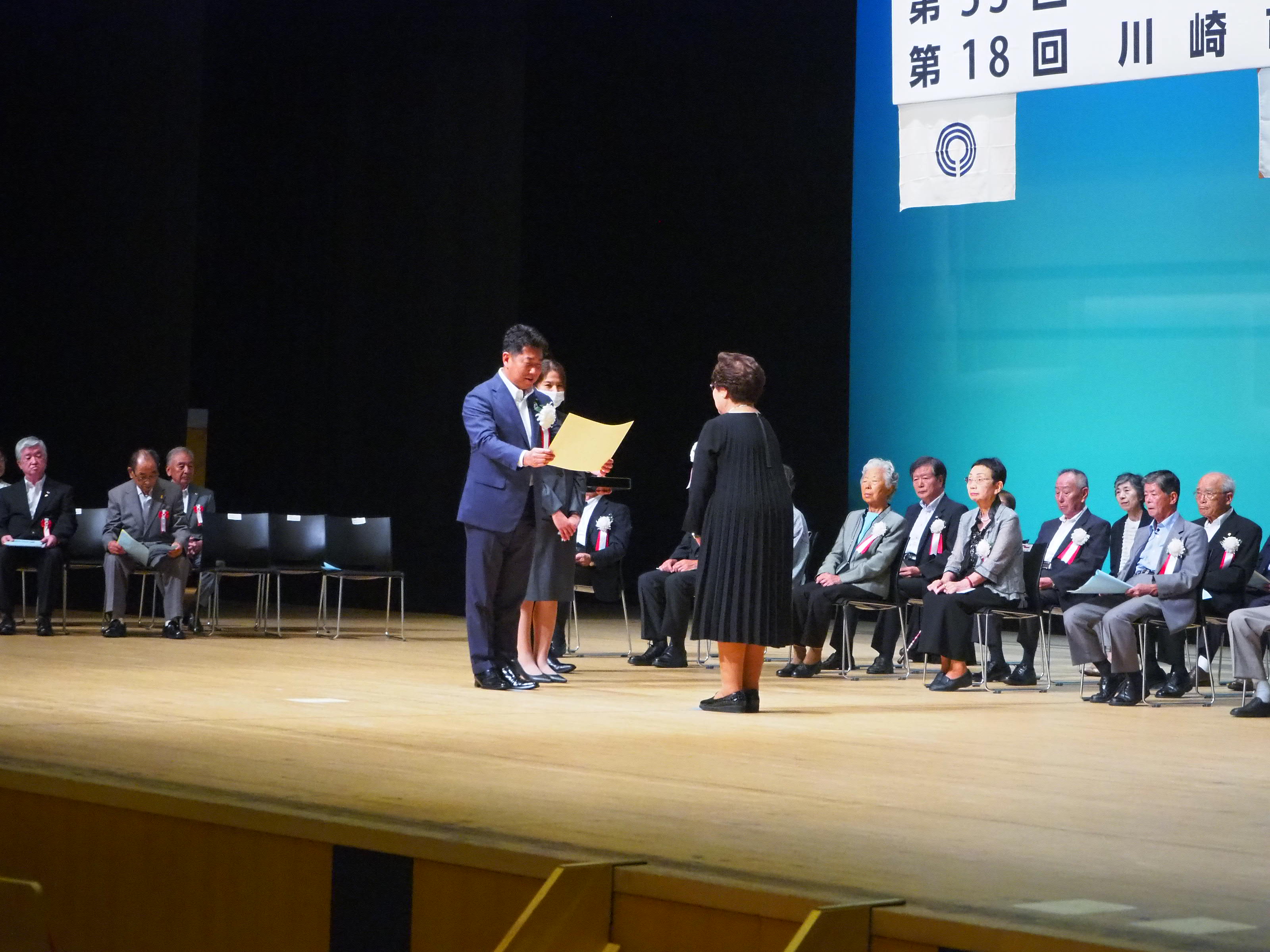 写真2:表彰状授与の様子