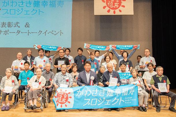 写真2:記念撮影の様子