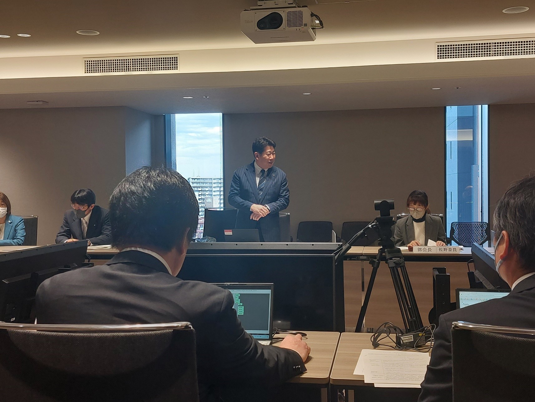 写真1:挨拶を述べる市長