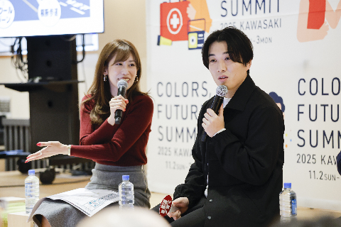 クイズを考えるゲストの様子