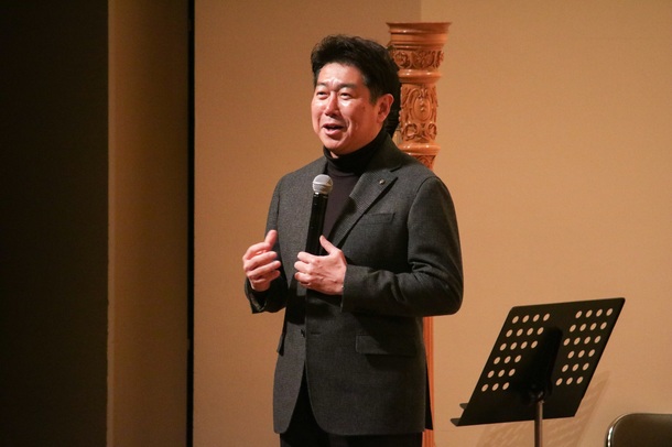 写真1:開会の挨拶を行う市長