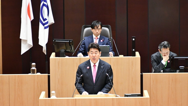 写真1：挨拶する市長