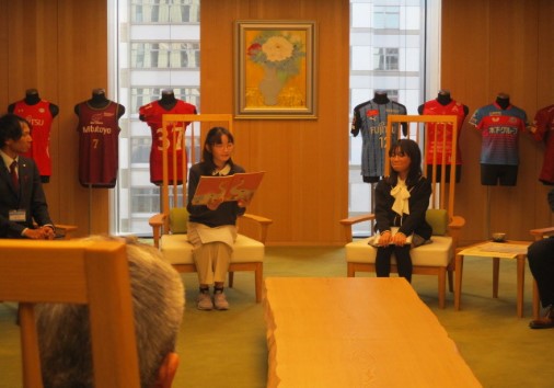 写真4:学習したことを発表する上丸子小学校の児童
