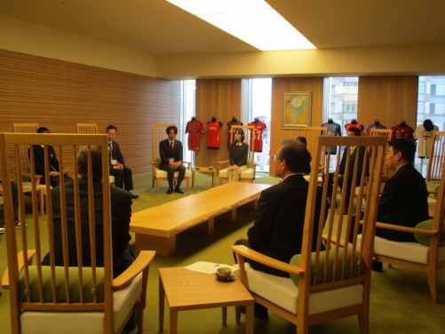 写真1:福田市長との懇談