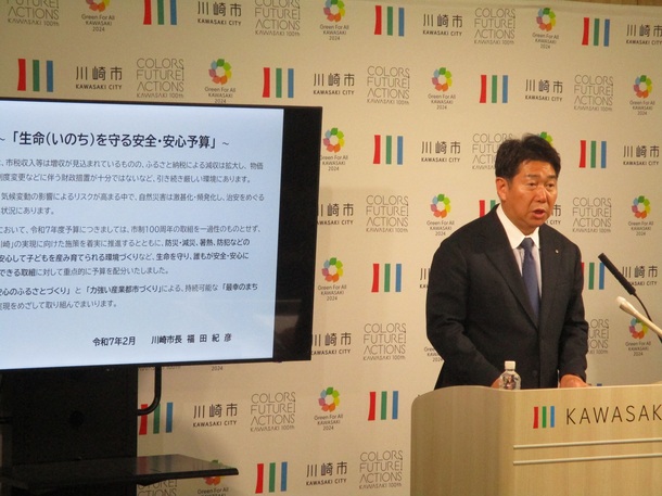 写真1：記者会見の様子