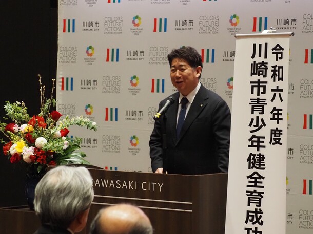 写真1:主催者挨拶を行う市長