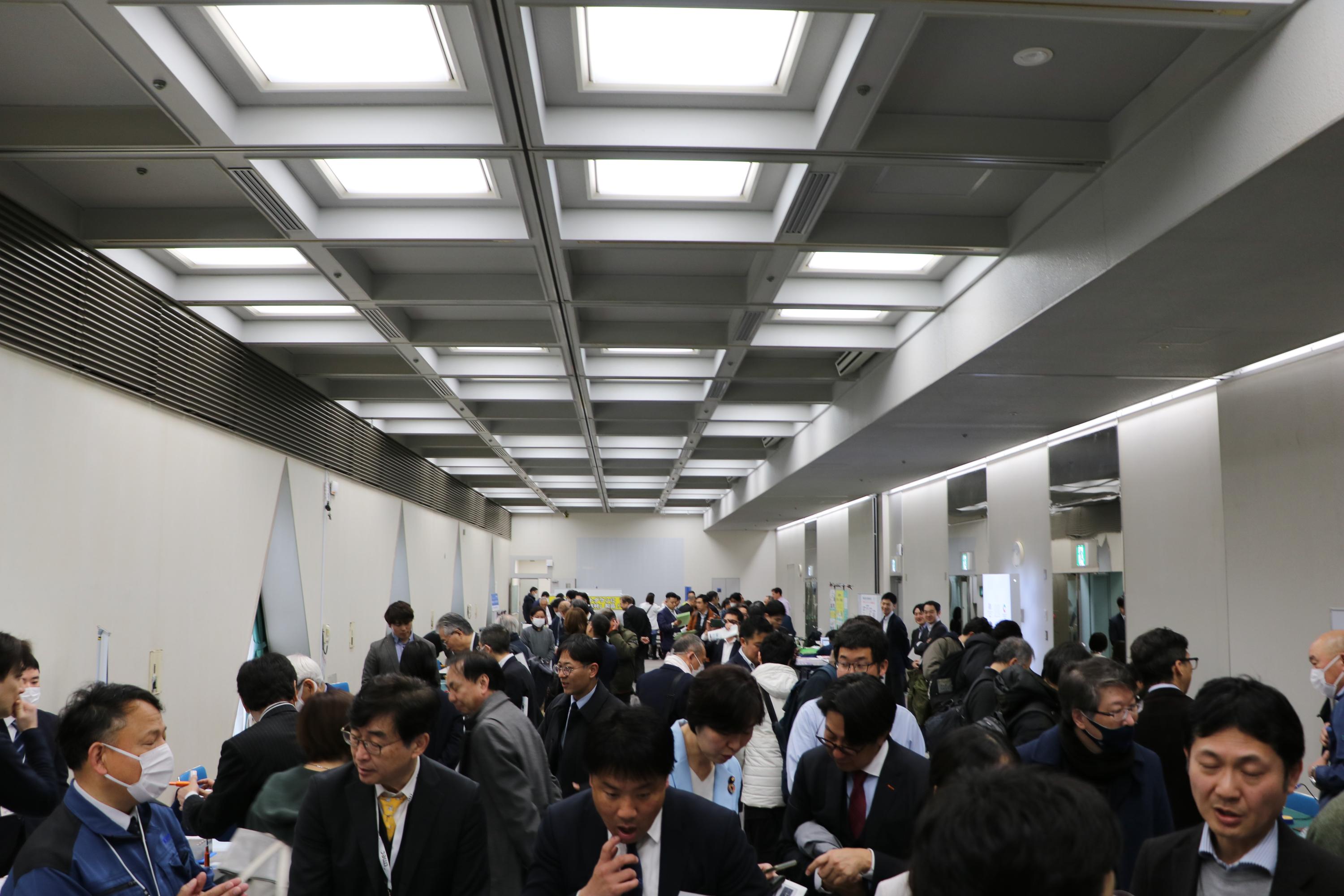 写真3:賑わう展示会の様子