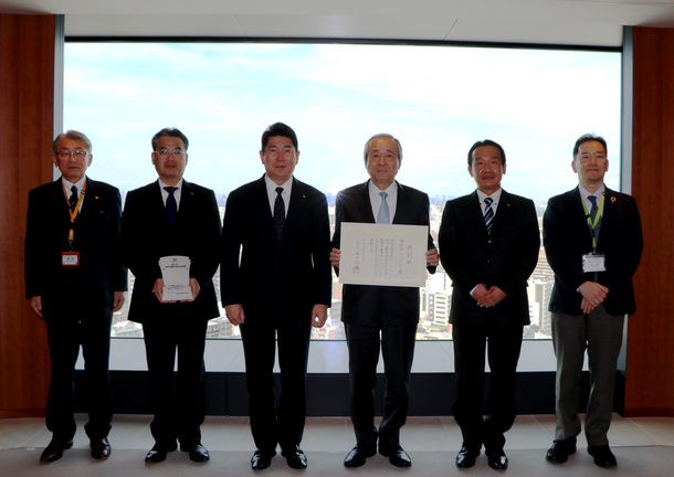 写真2:表彰の様子(株式会社よみうりランド)