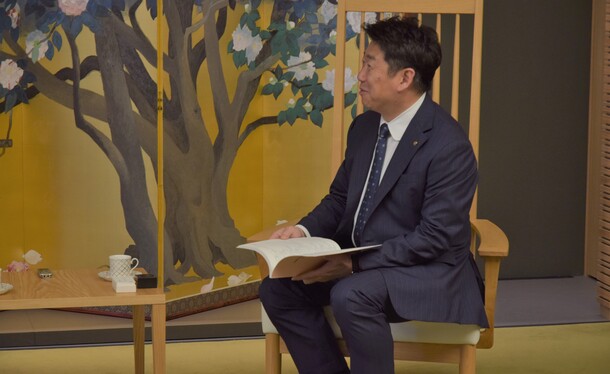 写真4:年次報告を受けてコメントをする市長