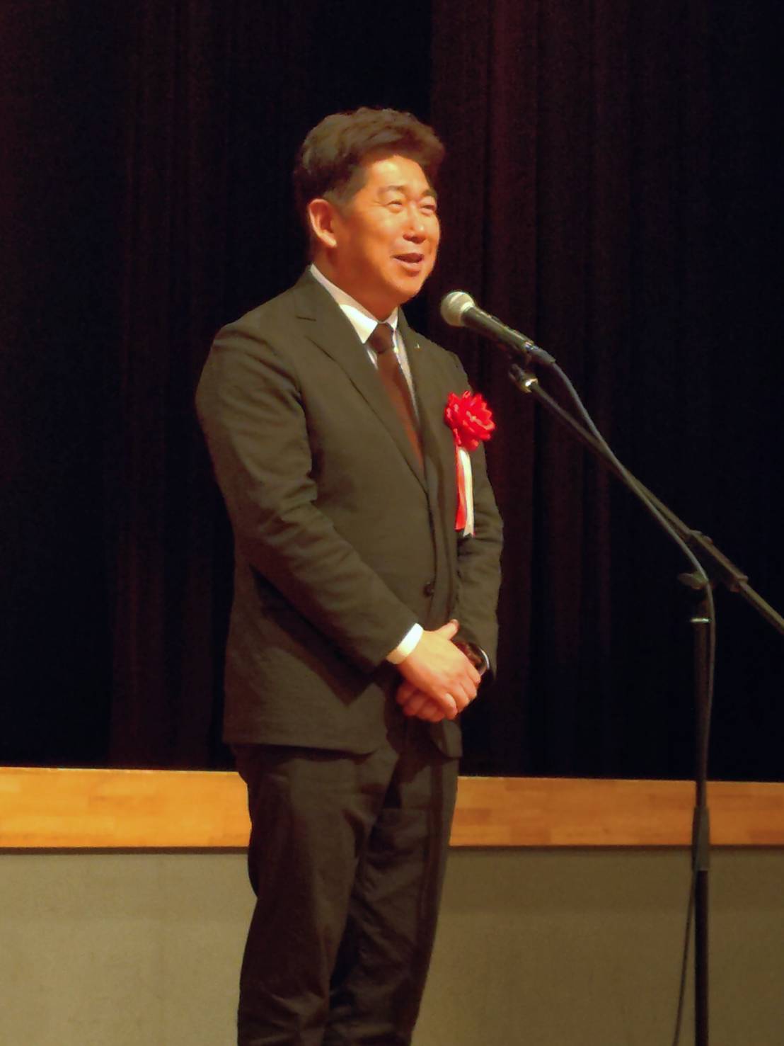 写真1:挨拶する市長
