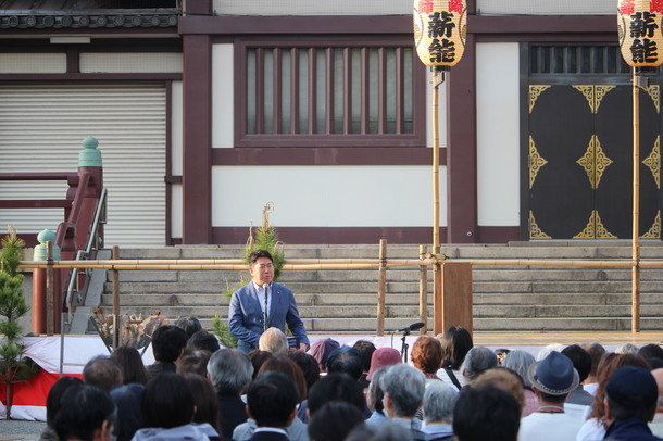 写真1：挨拶する市長