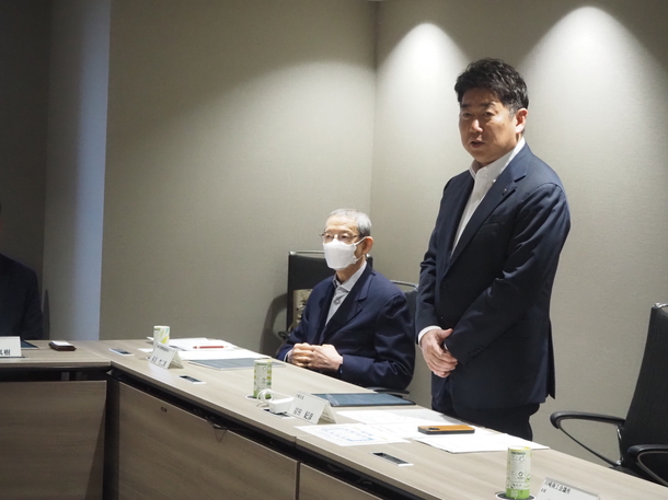 写真1：挨拶を述べる市長